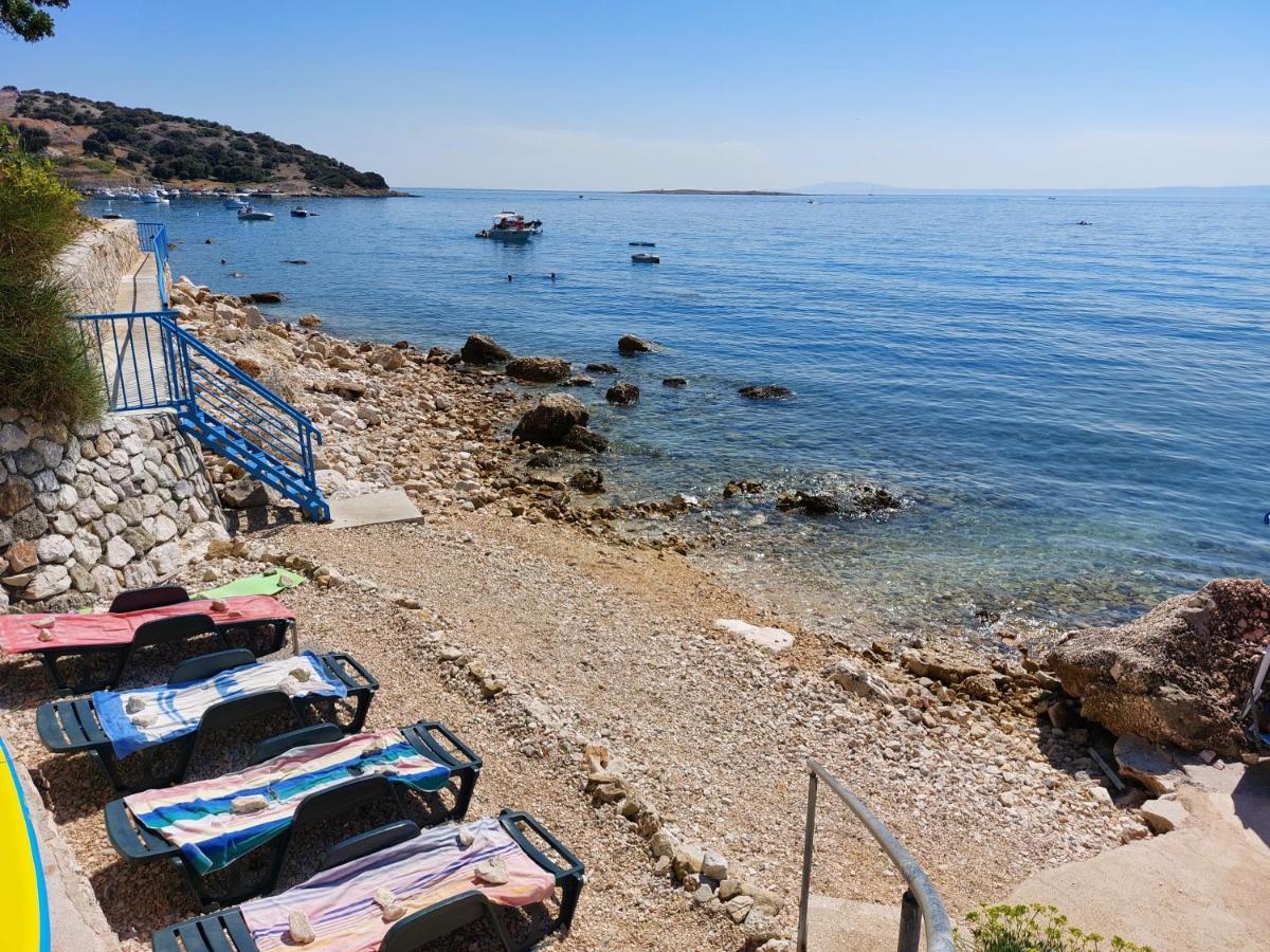 Apartmani Denis Stara Baška Eksteriør billede